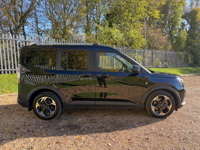 2026 Ford Tourneo-courier 0.0 100kW Active 43kWh 5dr Auto