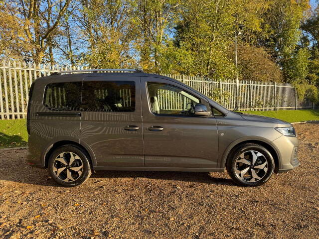 2026 Ford Tourneo Connect 2.0 EcoBlue Active 5dr Auto 400 miles only Pan Roof